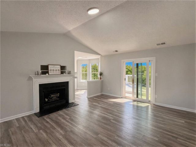 211 Misty Ridge LN, Suffolk, VA 23434