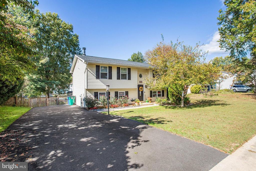1712 GEMINI DR, Sykesville, MD 21784
