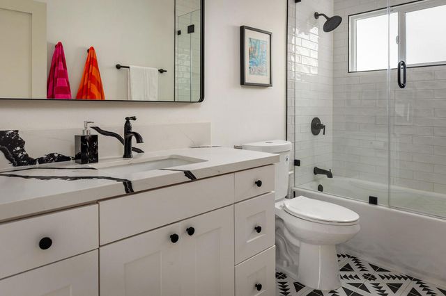 435 Cambridge Drive, Burbank, CA 91504