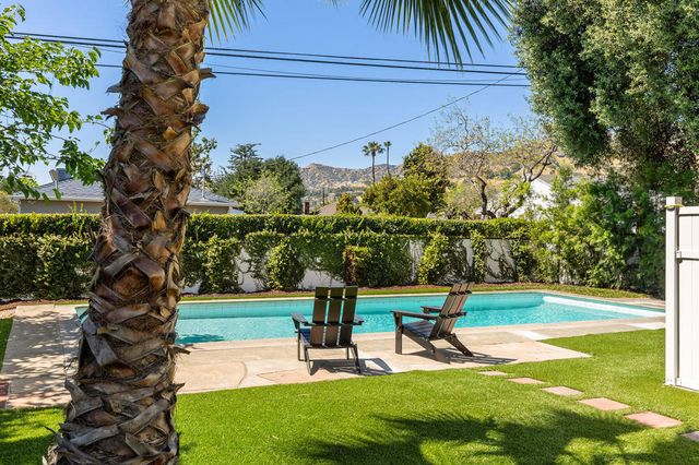 435 Cambridge Drive, Burbank, CA 91504