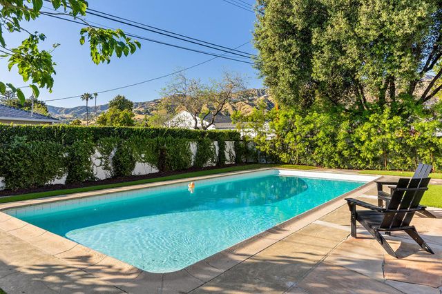 435 Cambridge Drive, Burbank, CA 91504