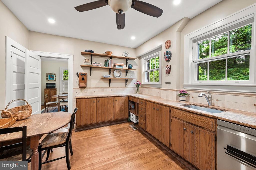 Image 17 of property listing at 614 W UNIVERSITY PKWY, Baltimore, MD 21210
