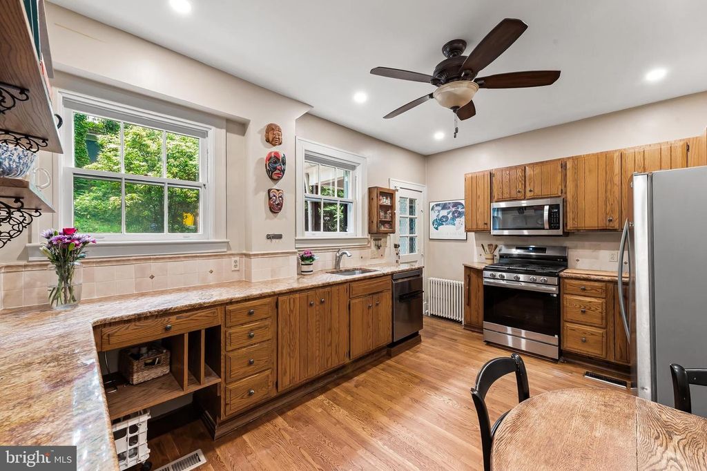 Image 22 of property listing at 614 W UNIVERSITY PKWY, Baltimore, MD 21210