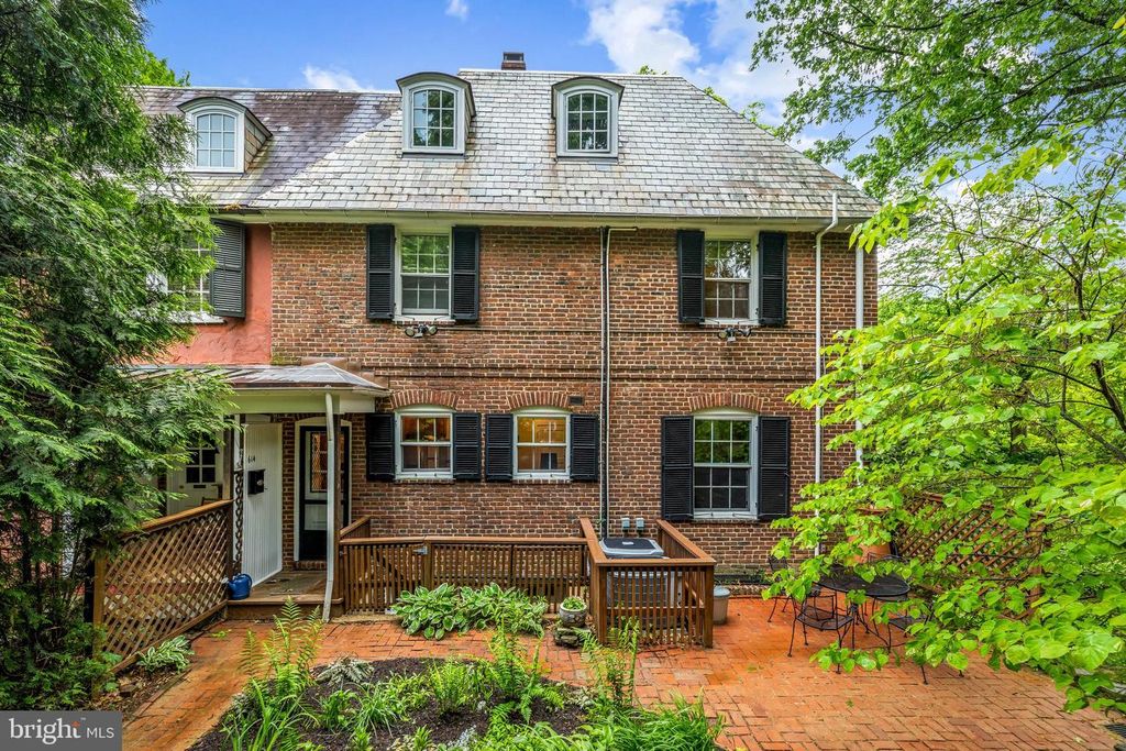 Image 25 of property listing at 614 W UNIVERSITY PKWY, Baltimore, MD 21210