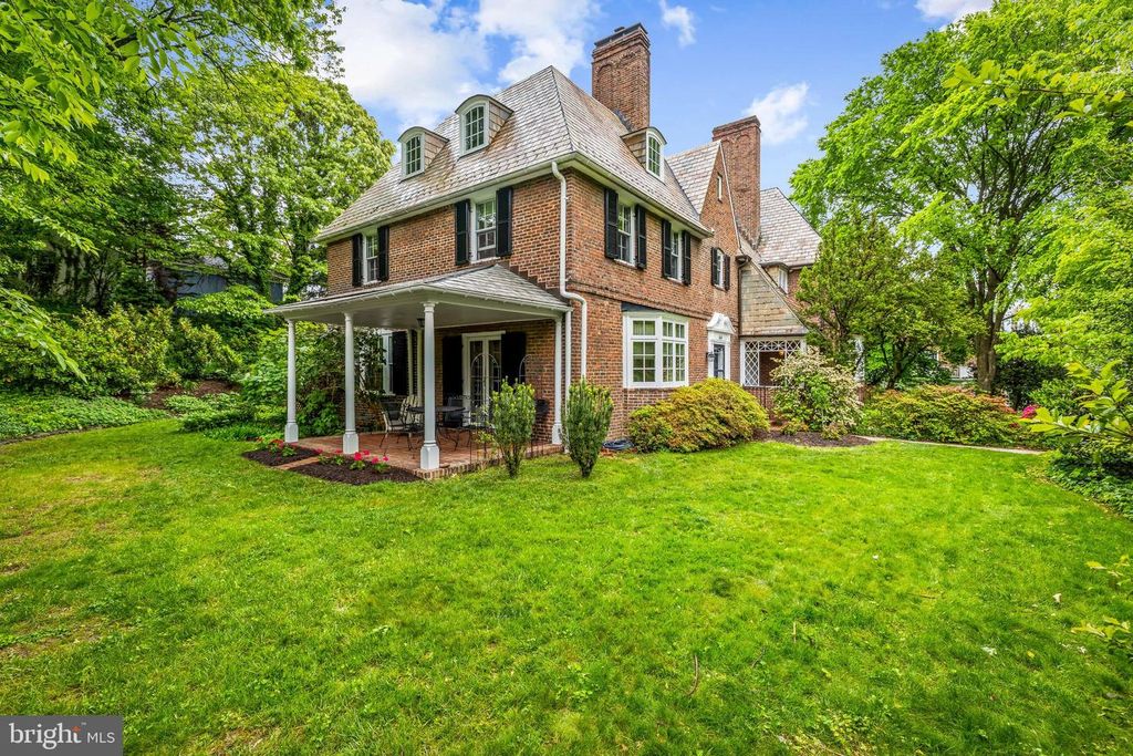 Image 5 of property listing at 614 W UNIVERSITY PKWY, Baltimore, MD 21210