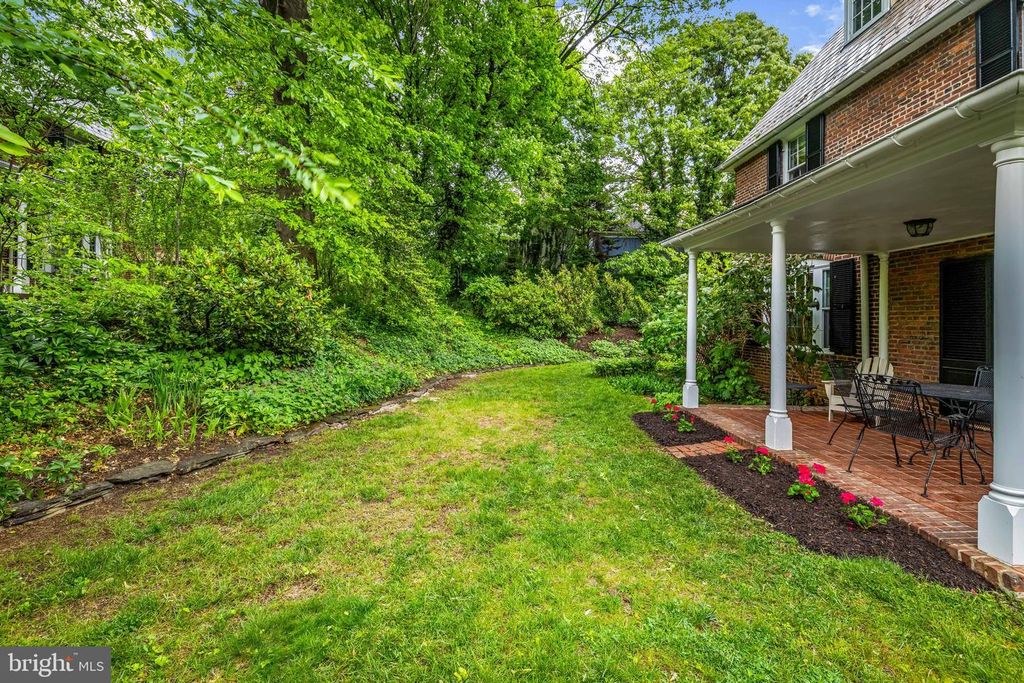 Image 7 of property listing at 614 W UNIVERSITY PKWY, Baltimore, MD 21210