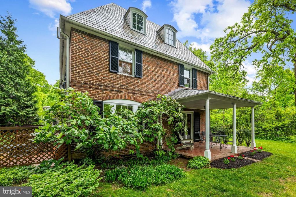 Image 9 of property listing at 614 W UNIVERSITY PKWY, Baltimore, MD 21210