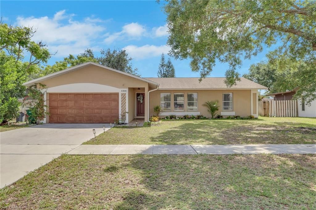 3300 Valencia DR, NAPLES, FL 34120 — exterior