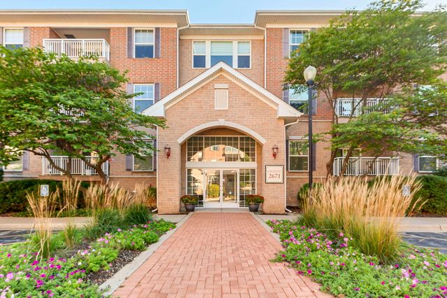 2671 Stone Circle 208, Geneva, IL 60134