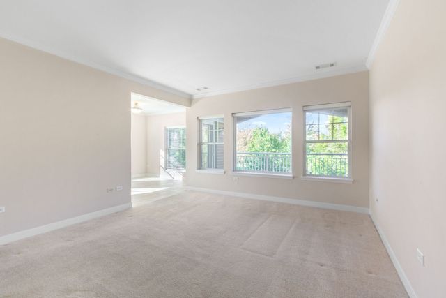 2671 Stone Circle 208, Geneva, IL 60134