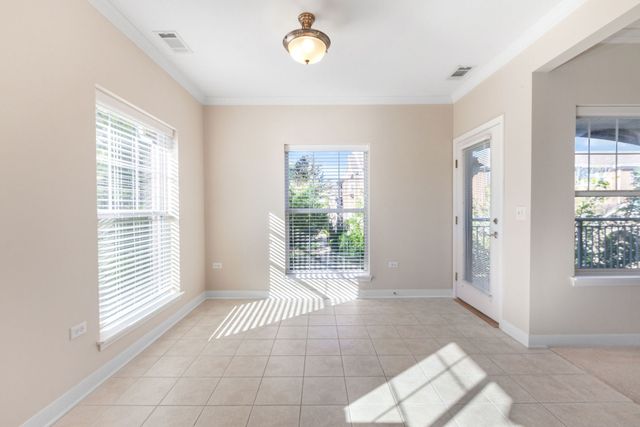 2671 Stone Circle 208, Geneva, IL 60134