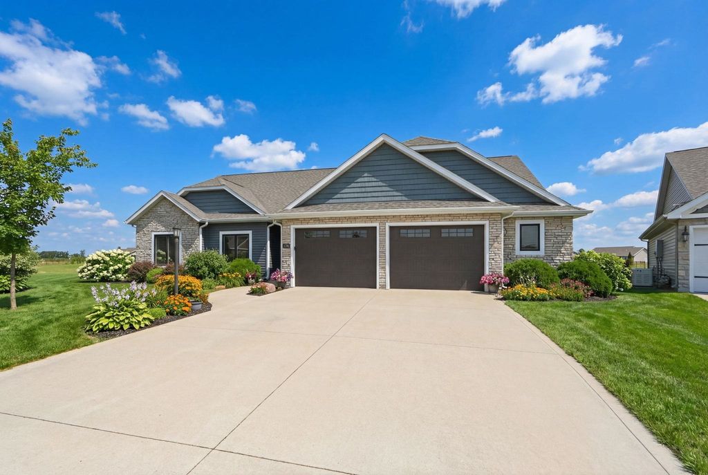 13498 Martingale Cove, Grabill, IN 46741