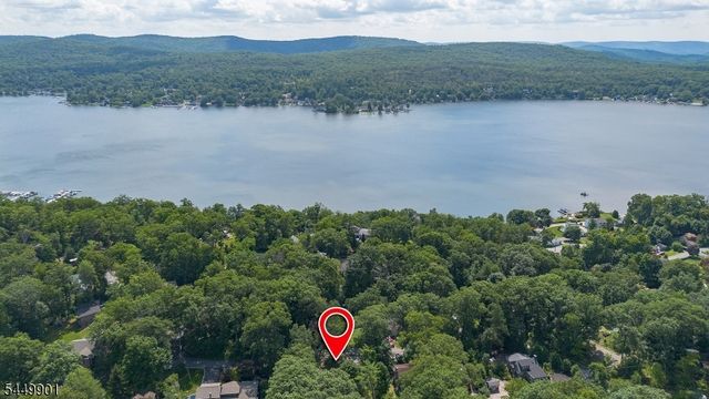 57 Dogwood Ln, West Milford Twp., NJ 07421