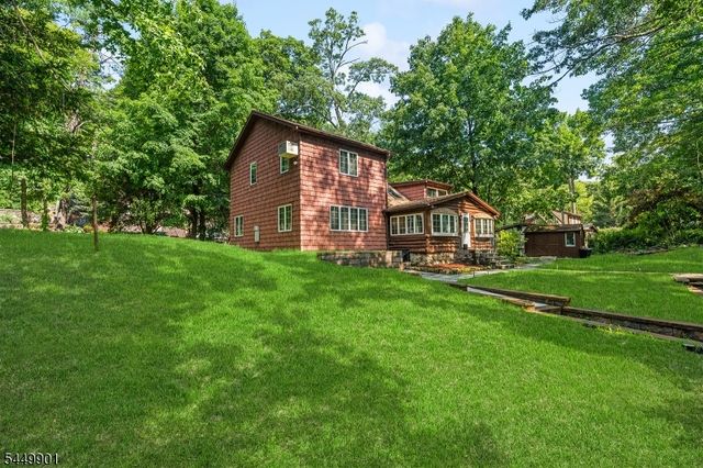 57 Dogwood Ln, West Milford Twp., NJ 07421