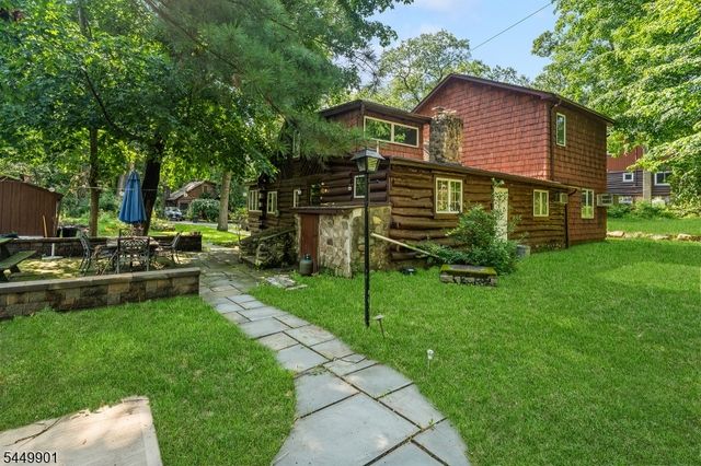 57 Dogwood Ln, West Milford Twp., NJ 07421