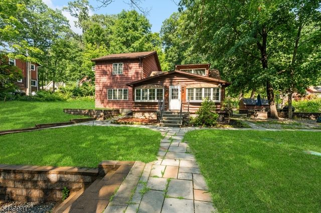 57 Dogwood Ln, West Milford Twp., NJ 07421