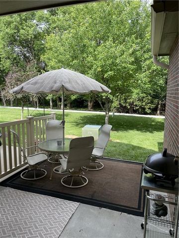 15756 S Sunset Drive 703, Olathe, KS 66062