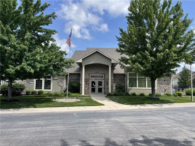 15756 S Sunset Drive 703, Olathe, KS 66062