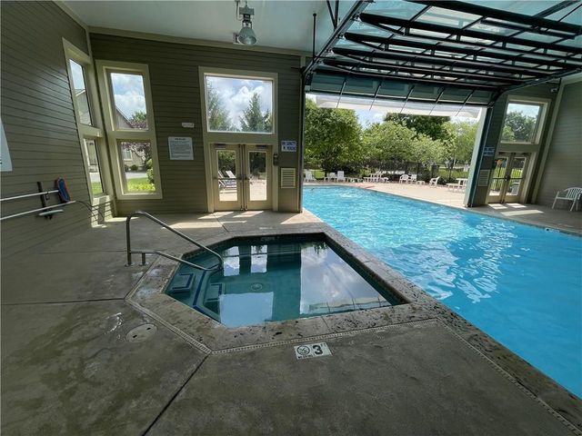 15756 S Sunset Drive 703, Olathe, KS 66062