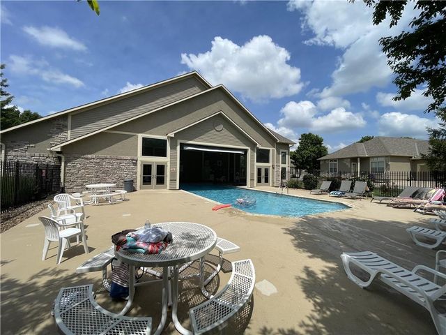 15756 S Sunset Drive 703, Olathe, KS 66062