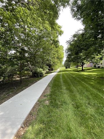 15756 S Sunset Drive 703, Olathe, KS 66062