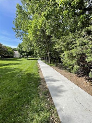 15756 S Sunset Drive 703, Olathe, KS 66062