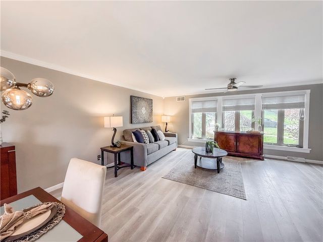 2662 Bethel Crest Dr, Bethel Park, PA 15102