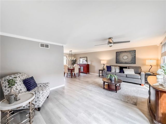 2662 Bethel Crest Dr, Bethel Park, PA 15102