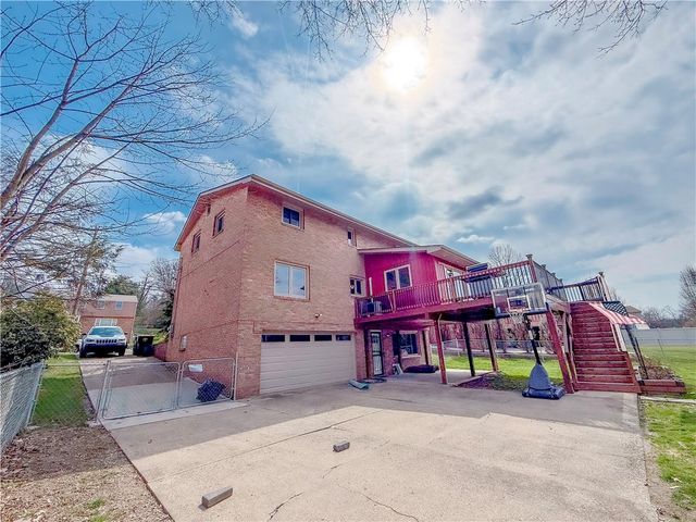 2662 Bethel Crest Dr, Bethel Park, PA 15102