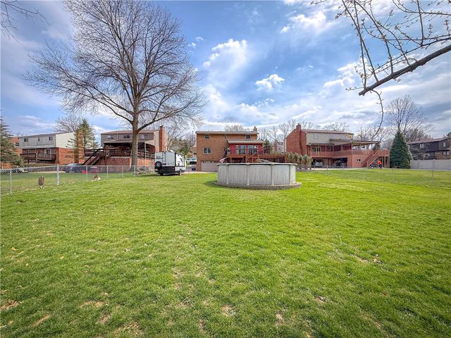 2662 Bethel Crest Dr, Bethel Park, PA 15102