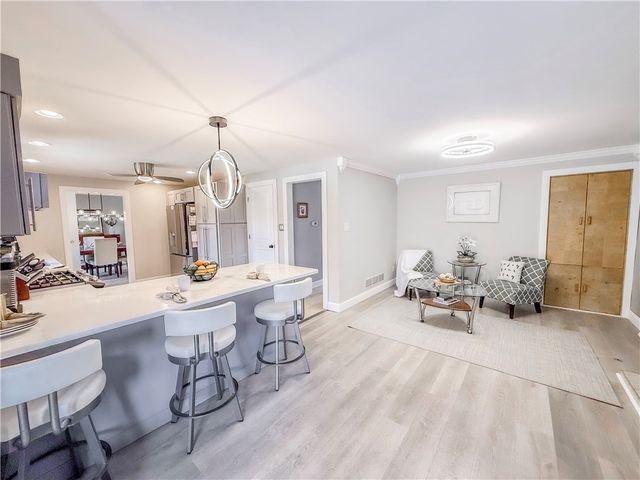 2662 Bethel Crest Dr, Bethel Park, PA 15102