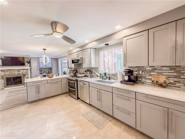 2662 Bethel Crest Dr, Bethel Park, PA 15102