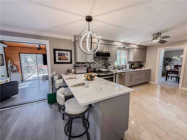 2662 Bethel Crest Dr, Bethel Park, PA 15102