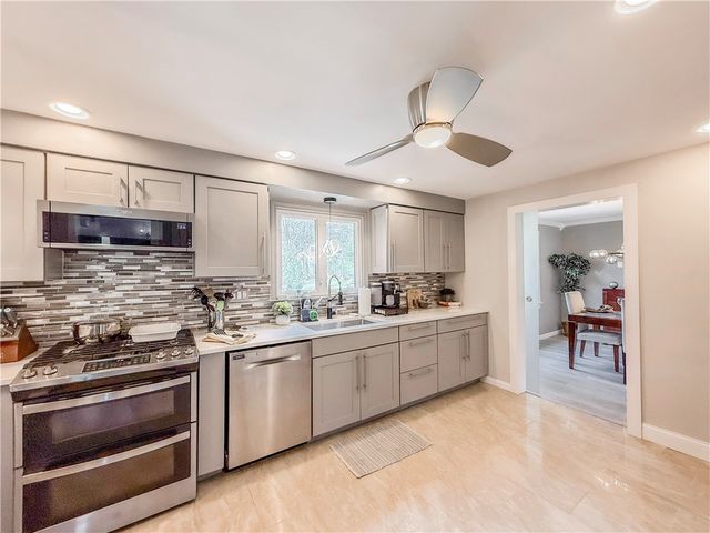 2662 Bethel Crest Dr, Bethel Park, PA 15102