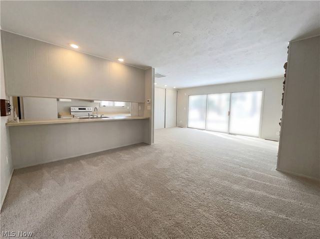 5896 Mills Creek Lane, North Ridgeville, OH 44039