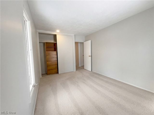 5896 Mills Creek Lane, North Ridgeville, OH 44039