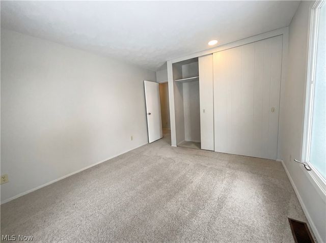 5896 Mills Creek Lane, North Ridgeville, OH 44039