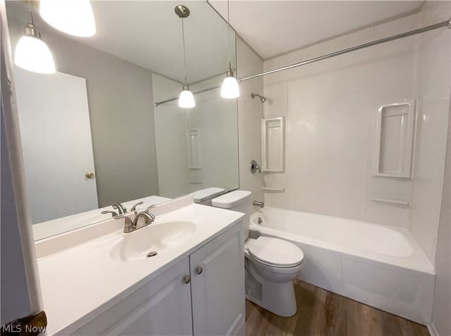 5896 Mills Creek Lane, North Ridgeville, OH 44039