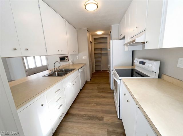 5896 Mills Creek Lane, North Ridgeville, OH 44039