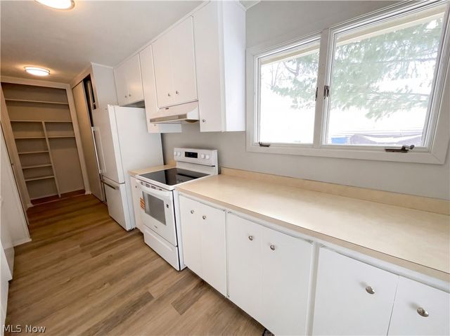 5896 Mills Creek Lane, North Ridgeville, OH 44039