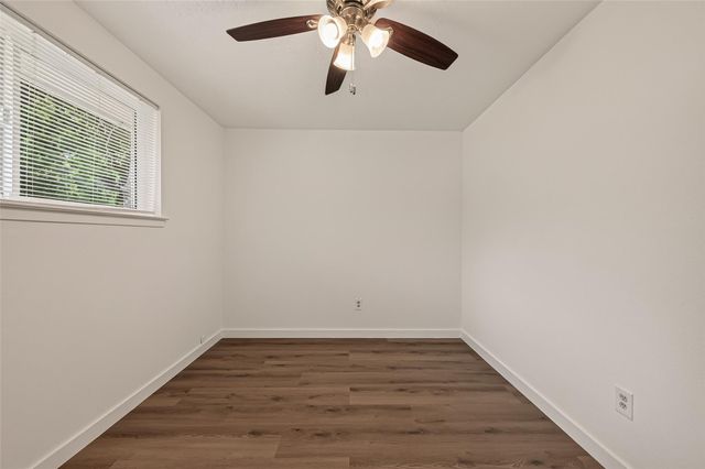 313 Stratmore Drive, Friendswood, TX 77546