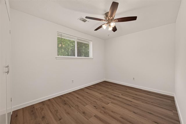 313 Stratmore Drive, Friendswood, TX 77546
