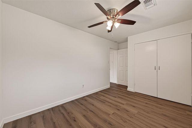 313 Stratmore Drive, Friendswood, TX 77546