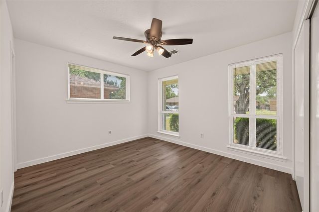 313 Stratmore Drive, Friendswood, TX 77546