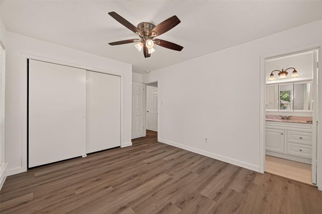 313 Stratmore Drive, Friendswood, TX 77546