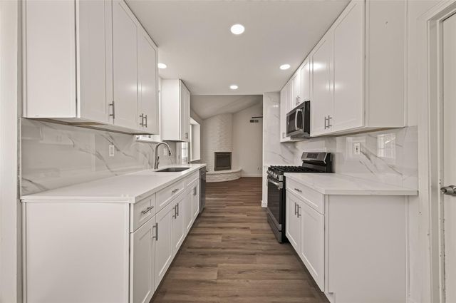313 Stratmore Drive, Friendswood, TX 77546