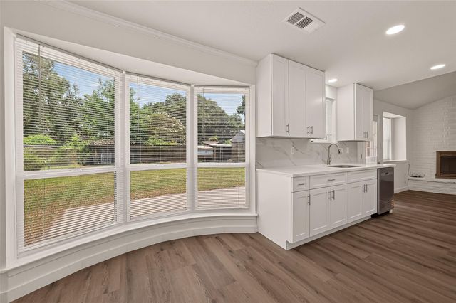 313 Stratmore Drive, Friendswood, TX 77546