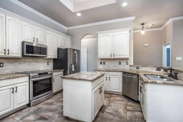 1812 Copper Leaf Drive, Corinth, TX 76210