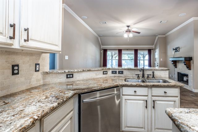 1812 Copper Leaf Drive, Corinth, TX 76210