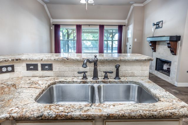 1812 Copper Leaf Drive, Corinth, TX 76210